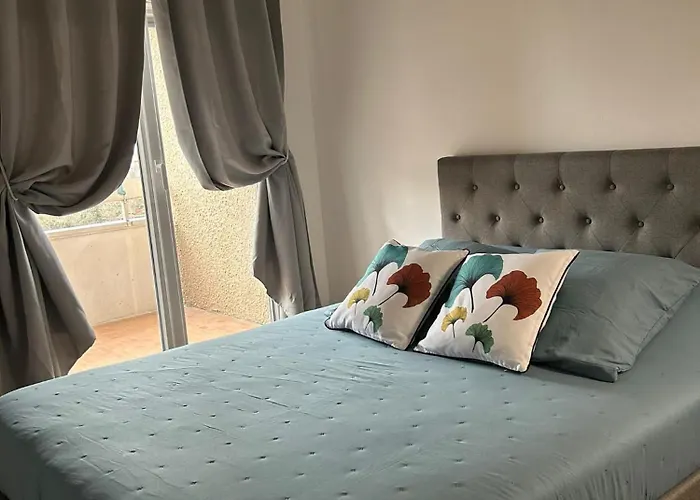 Proche Du Metro Et Universite