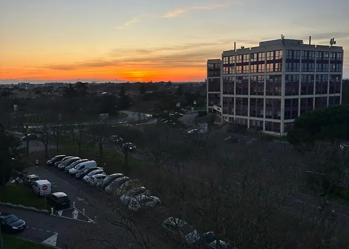 Proche Du Metro Et Universite *