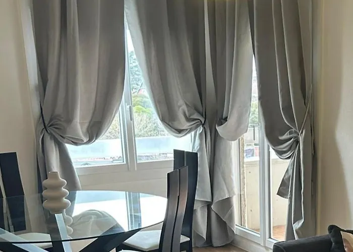 Proche Du Metro Et Universite